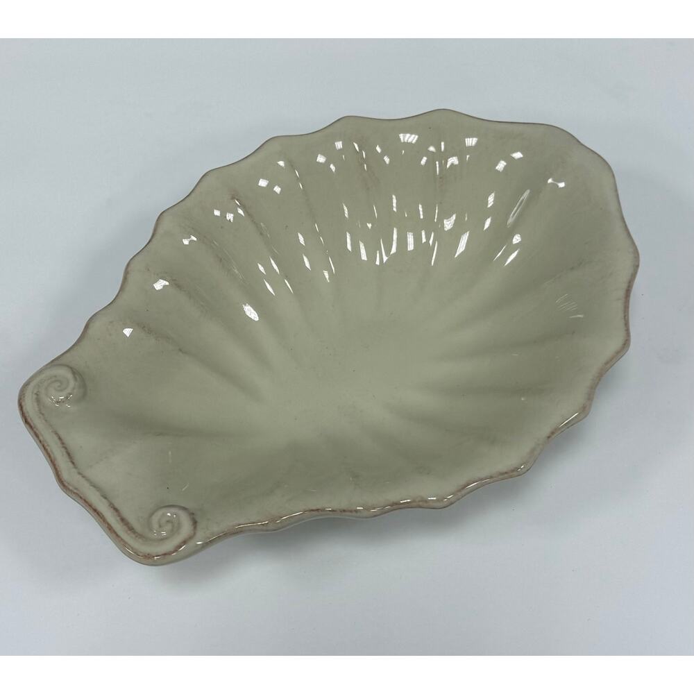Casa Stone Vintage Port Scalloped Shell Plate. KT179
